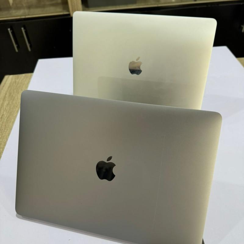 Apple MacBook Pro 13" (2020) – Intel Core i5, 8GB RAM, 256GB SSD, Touch Bar